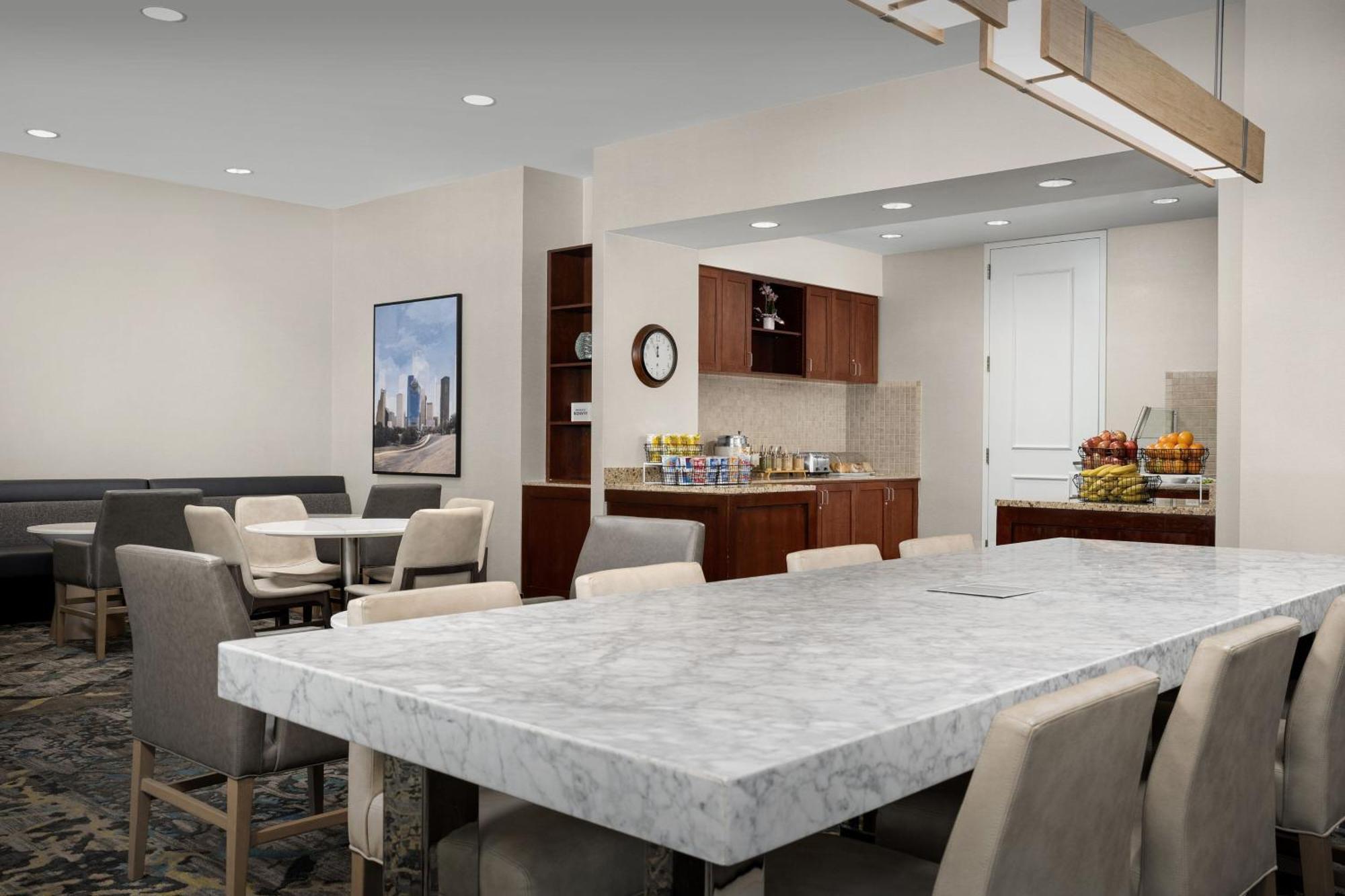 Residence Inn Houston West Energy Corridor Экстерьер фото