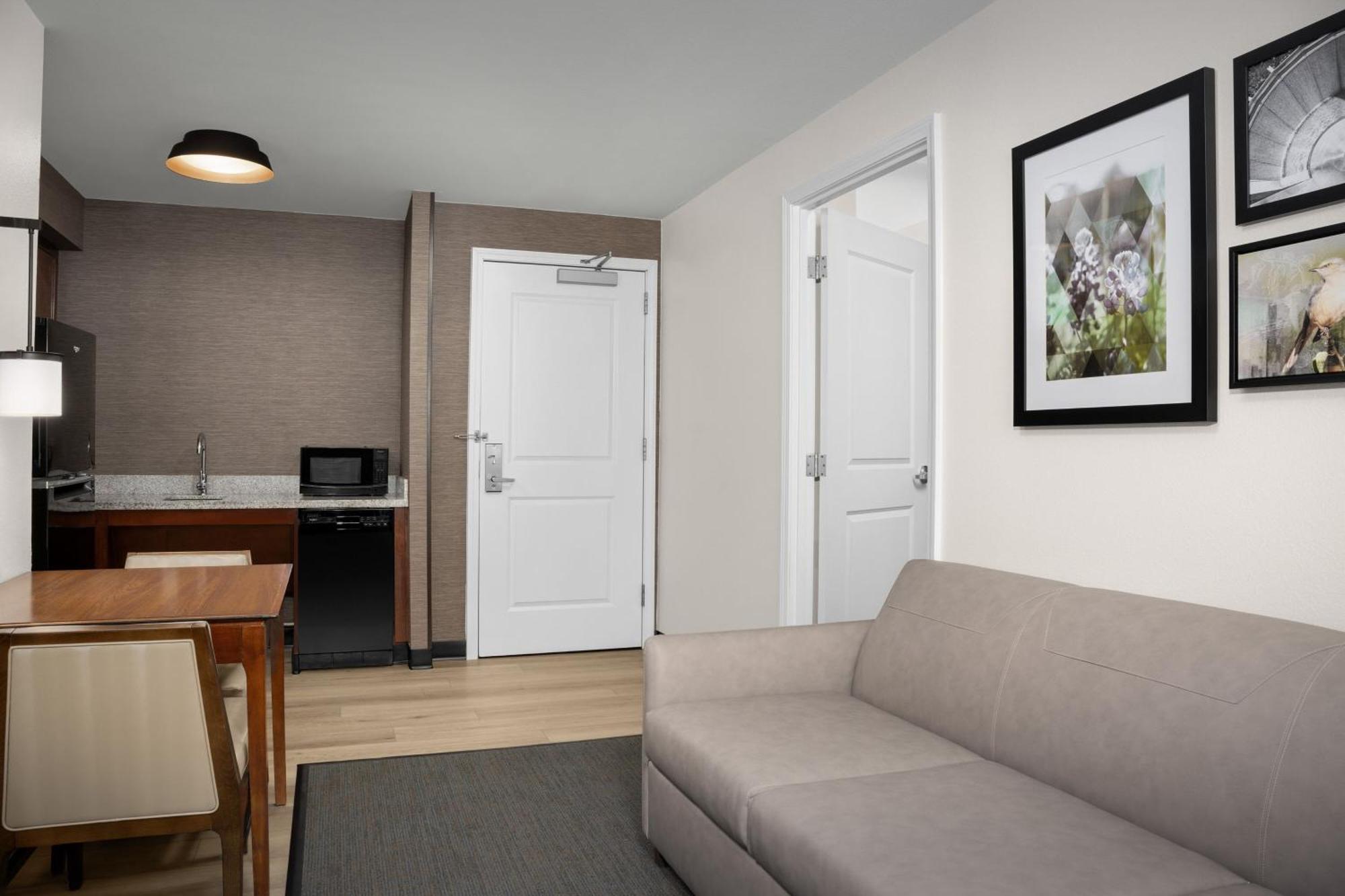 Residence Inn Houston West Energy Corridor Экстерьер фото